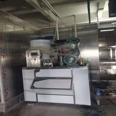 عالية الأداء 3.94kw ~ 90kw آلة رقاقات الثلج التجارية 1ton
